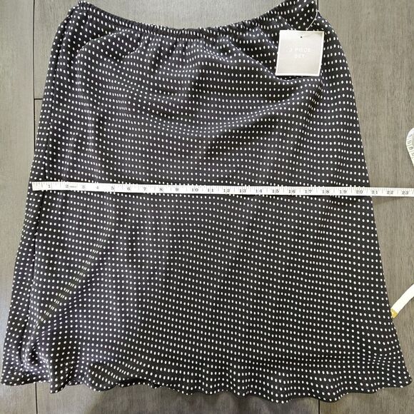 NWT Women’s Sag Harbor A Line Black White Polka Dot Skirt Size 12 PETITE Pull On - Picture 5 of 7